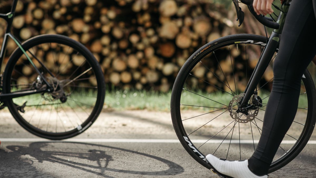 Roue de vélo de route carbone avec frein à disque